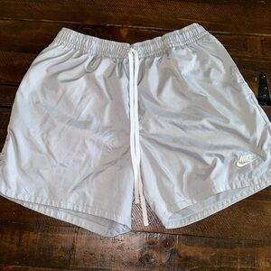 Men’s Large Nike essential flow nylon shorts